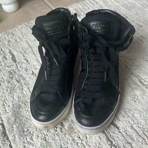 Prada women’s shoe size 35